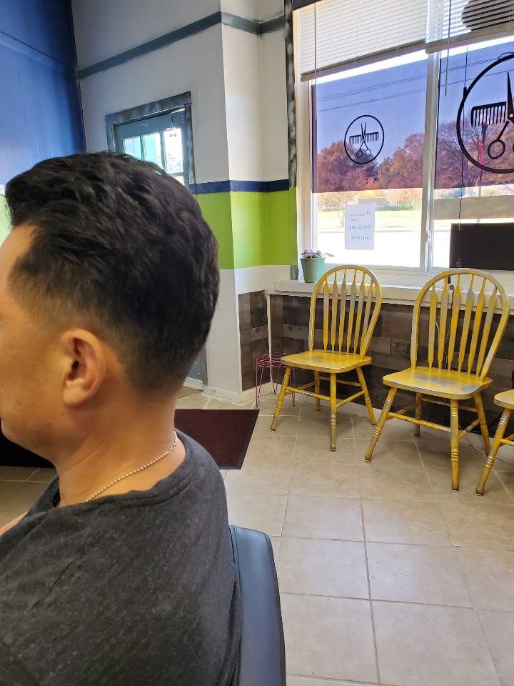 Young's Barber & Bueaty 23834
