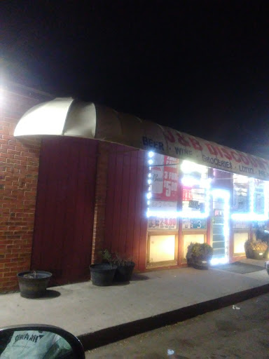 Liquor Store «J & B Discount Liquor», reviews and photos, 110 W Stockbridge Ave A, Kalamazoo, MI 49001, USA