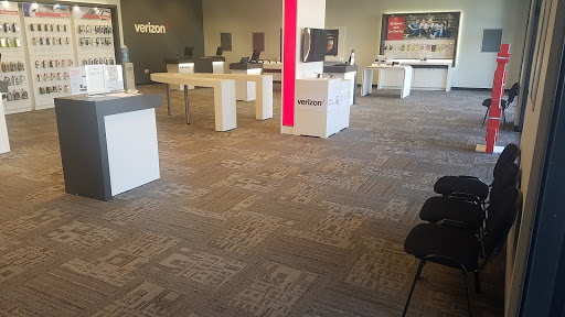 Cell Phone Store «Verizon Authorized Retailer - A Wireless», reviews and photos, 5849 W Northern Ave #100, Glendale, AZ 85301, USA