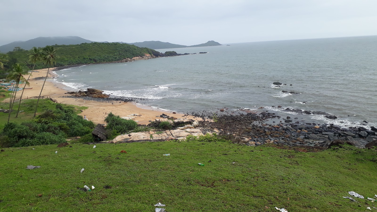 Zdjęcie Shedikuli Beach z powierzchnią jasny piasek