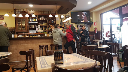 Café Bar La Cabaña - C. Cristóbal Colón, 59, 33403 Avilés, Asturias, Spain