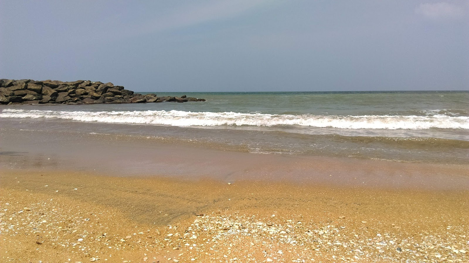 Foto van Vellamankada Beach en de nederzetting