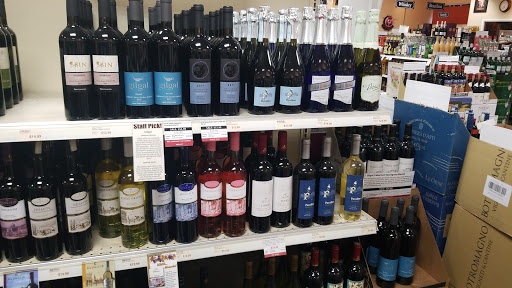 Liquor Store «Pinnacle Wine & Liquor», reviews and photos, 1720 Monroe Ave, Rochester, NY 14618, USA