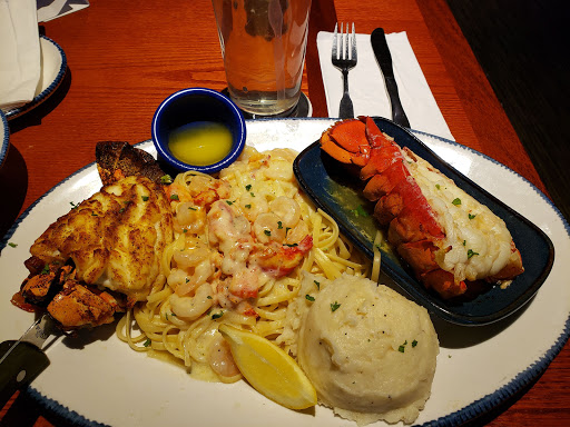 Shopping Mall «Bay Plaza Shopping Center», reviews and photos, 2100 Bartow Ave, Bronx, NY 10475, USA