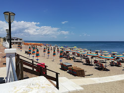 Spiaggia Lido di Squillace'in fotoğrafı - rahatlamayı sevenler arasında popüler bir yer