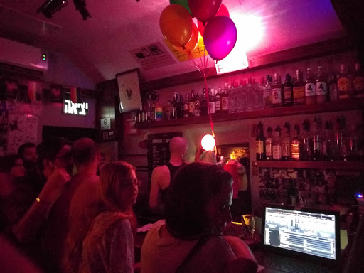 Video pub gay bar