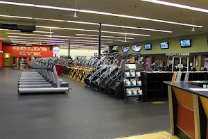 Gold's Gym image