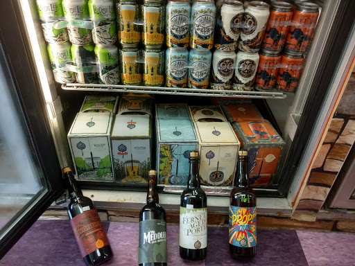 Liquor Store «Cellars Fine Wine & Spirits», reviews and photos, 10660 N 32nd St, Phoenix, AZ 85028, USA