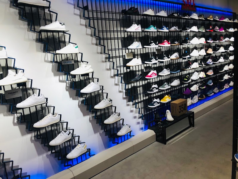Adidas Originals Shop Lazona Kawasaki Plaza 神奈川県川崎市幸区堀川町 スポーツ用品店 グルコミ