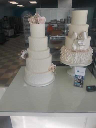 Wedding Bakery «Louisvillicious Cakes and Desserts», reviews and photos, 9111 Galene Dr, Louisville, KY 40299, USA