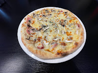 Photos du propriétaire du Pizzas à emporter Distributeur de pizza 24/24 7/7 Manu Patton à Carentan-les-Marais - n°1