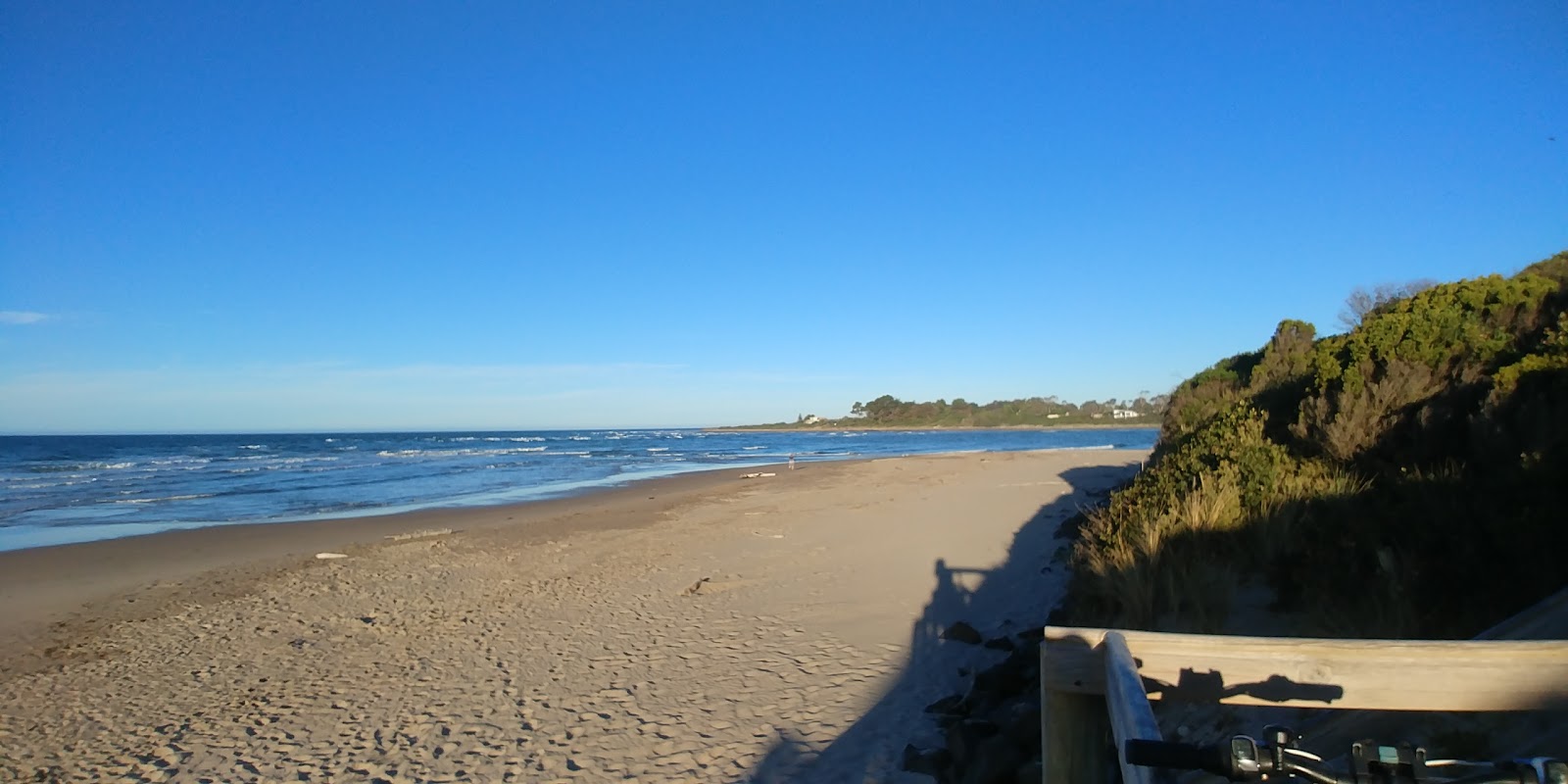 Turners Beach的照片 带有碧绿色纯水表面