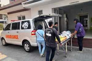 Layanan ambulance badak image