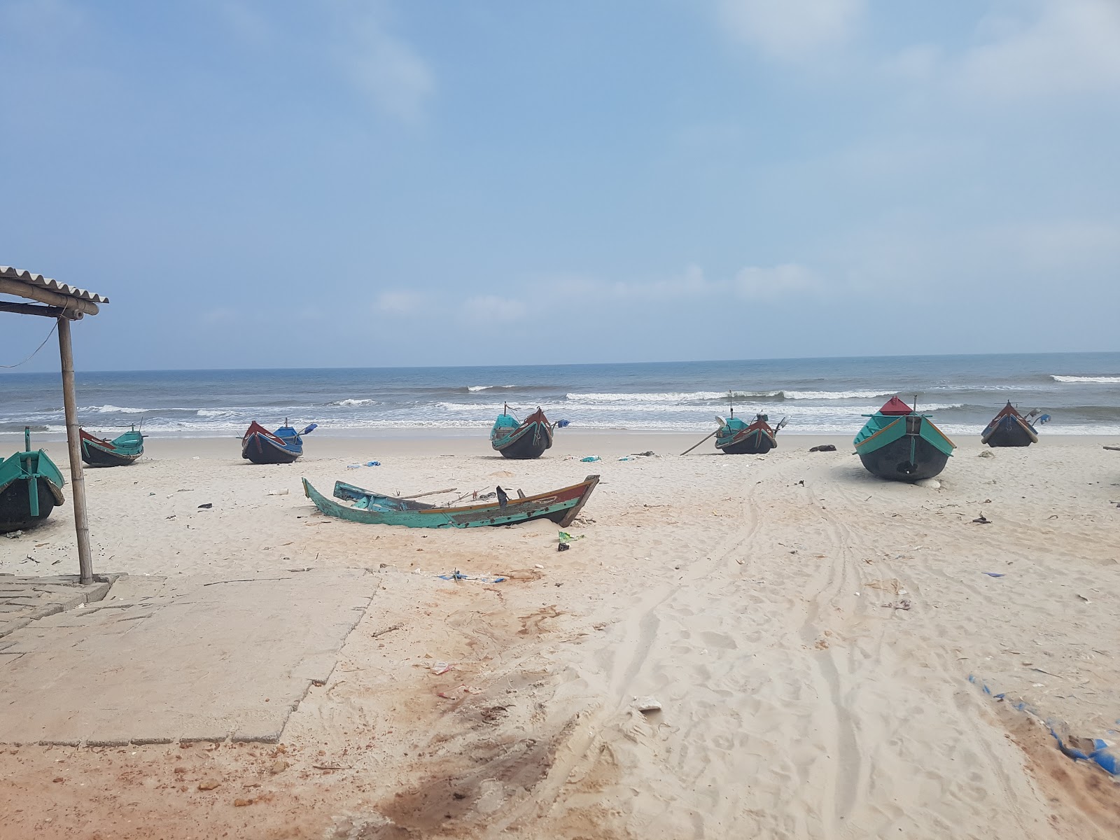 Foto av Bai Ngu Thuy Trung med lång rak strand
