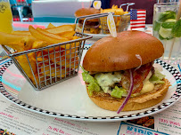 Hamburger du Restaurant américain Tommy's Diner à Mondeville - n°17