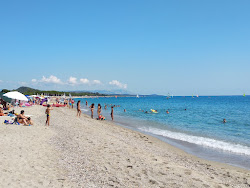 Spiaggia di Perd'e Pera
'in fotoğrafı geniş bir kıyı şeridi ile birlikte