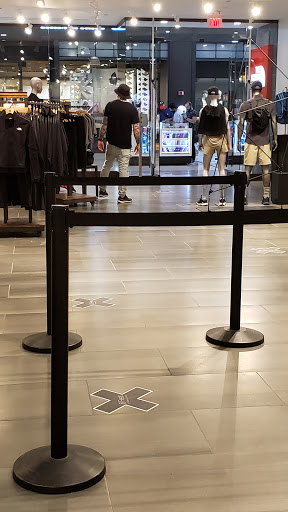 Clothing Store «The North Face», reviews and photos, 1 Garden State Plaza Blvd, Paramus, NJ 07652, USA