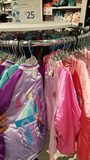 Toy Store «Disney Store», reviews and photos, 5220 Fashion Outlets Way, Rosemont, IL 60018, USA