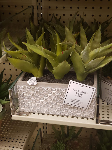 Clothing Store «Ross Dress for Less», reviews and photos, 3000 Gateway St, Springfield, OR 97477, USA