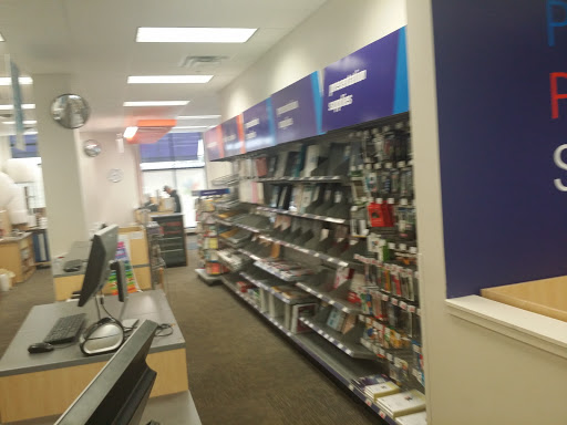 Print Shop «FedEx Office Print & Ship Center», reviews and photos, 281 W Townline Rd #100a, Vernon Hills, IL 60061, USA