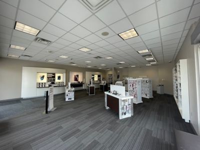 Cell Phone Store «Verizon», reviews and photos, 7779 Day Dr, Parma, OH 44129, USA
