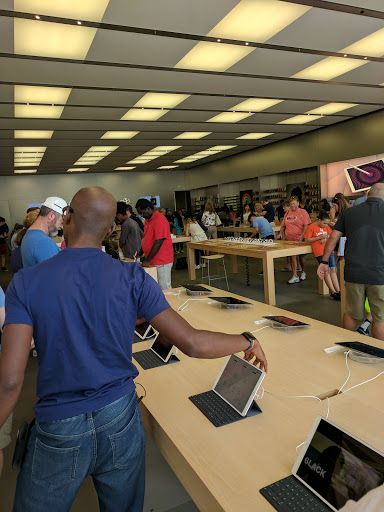 Computer Store «Apple Easton Town Center», reviews and photos, 4210 The Strand, Columbus, OH 43219, USA