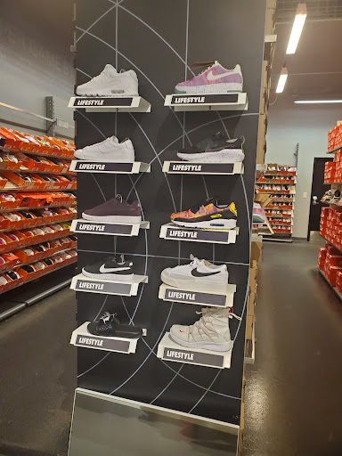 Clothing Store «Nike Factory Store», reviews and photos, 5900 Sugarloaf Pkwy #528, Lawrenceville, GA 30043, USA
