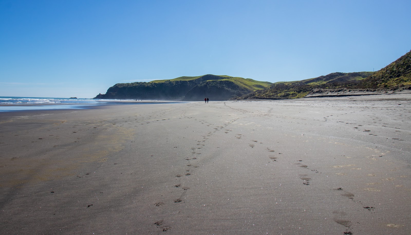 Foto av Ruapuke Beach med lång rak strand