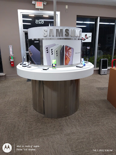 Cell Phone Store «Verizon Authorized Retailer, TCC», reviews and photos, 625 West Chester Pike, Havertown, PA 19083, USA