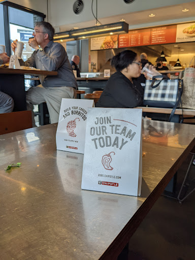 Mexican Restaurant «Chipotle Mexican Grill», reviews and photos, 420 S Hurstbourne Pkwy, Louisville, KY 40299, USA