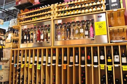 Liquor Store «Vintage Liquor & Wine Bar II», reviews and photos, 3301 NE 1st Ave #105, Miami, FL 33137, USA