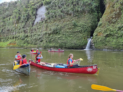 Canoe Safaris Lodge & Whanganui River Tours