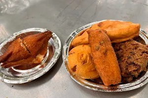 Khandani Pakode Wala image