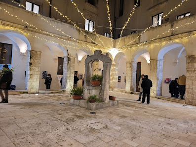 Biblioteca comunale Filippo De Miccolis V. Castello, 26, 70017 Putignano BA, Italia