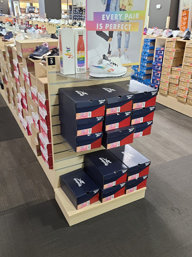 Shoe Store «DSW Designer Shoe Warehouse», reviews and photos, 15301 Ventura Blvd, Sherman Oaks, CA 91403, USA