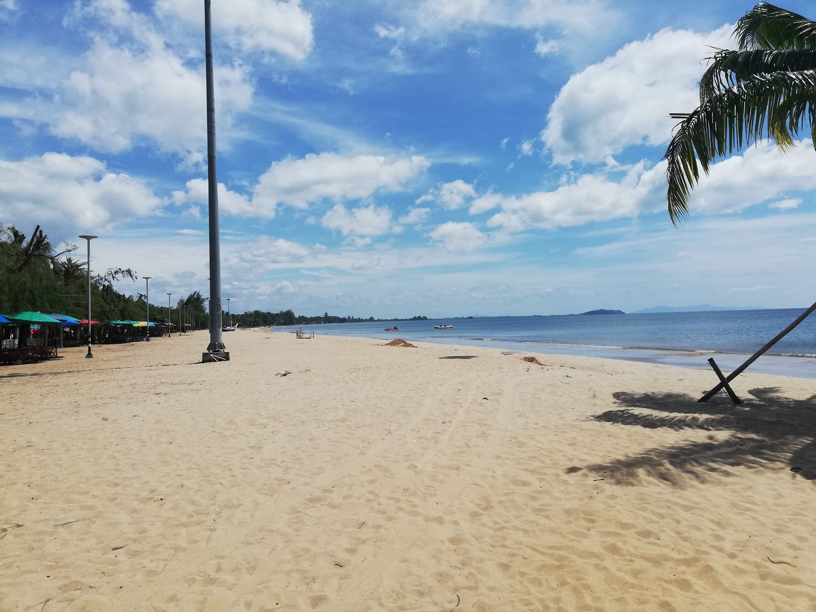 Hat Laem Sing Beach'in fotoğrafı ve yerleşim