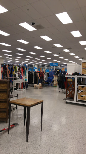Clothing Store «Ross Dress for Less», reviews and photos, 1141 5th St, Miami Beach, FL 33139, USA