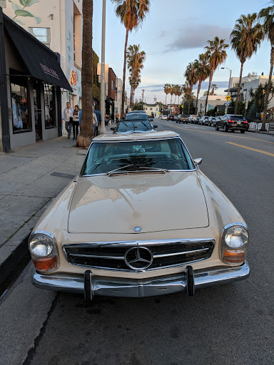 Shopping Mall «Abbot Kinney BLVD Shopping», reviews and photos, Navarre Ct, Venice, CA 90291, USA