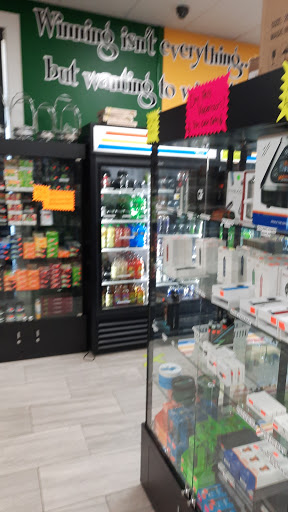 Tobacco Shop «Tundra Smoke Shop», reviews and photos, 2719 S Oneida St, Green Bay, WI 54304, USA