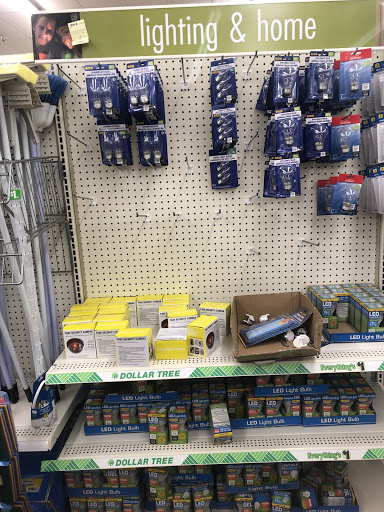 Dollar Store «Dollar Tree», reviews and photos, 406 S 1st St #1, La Grange, KY 40031, USA