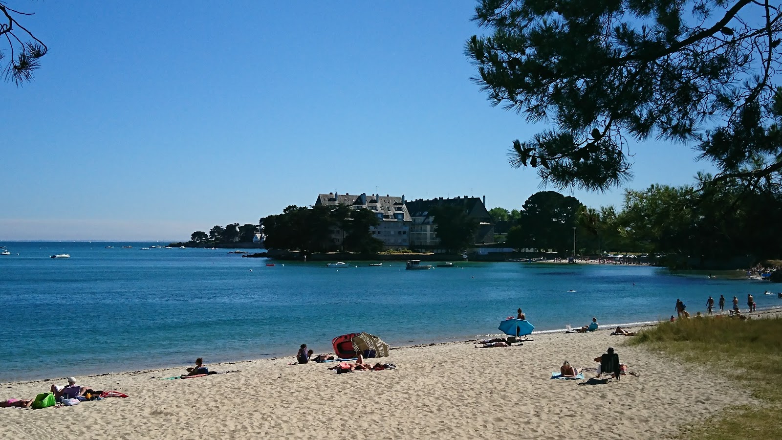 Foto de Plage du Men du con bahía mediana