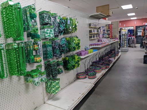 Clothing Store «Discount Madness», reviews and photos, 44 Bridge St, Pelham, NH 03076, USA