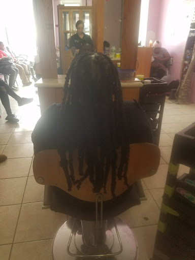 Beauty Salon «Creasiones Beauty Salon», reviews and photos, 1276 Nostrand Ave, Brooklyn, NY 11226, USA