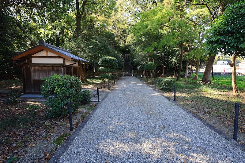 五瀬命(いつせのみこと 神武天皇の兄)竈山墓 (竈山の御陵)