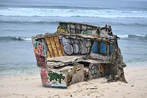 Broken Ship Nunggalan image