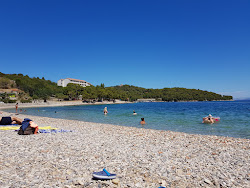 Foto von Prirovo beach mit sehr sauber Sauberkeitsgrad