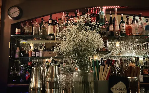 Le Petit Bar Cocktails image