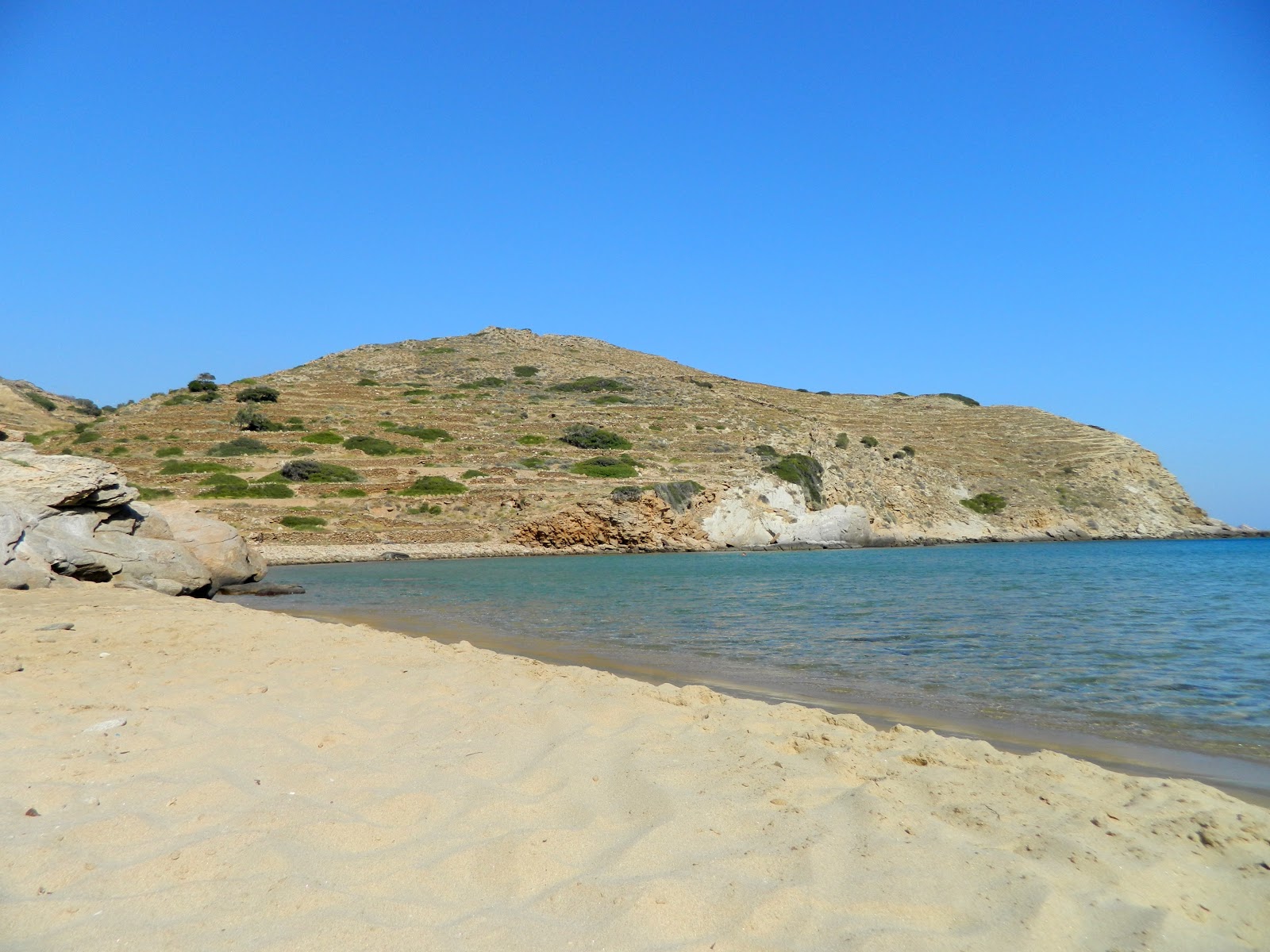 Foto de Kolitsani beach com pequena baía