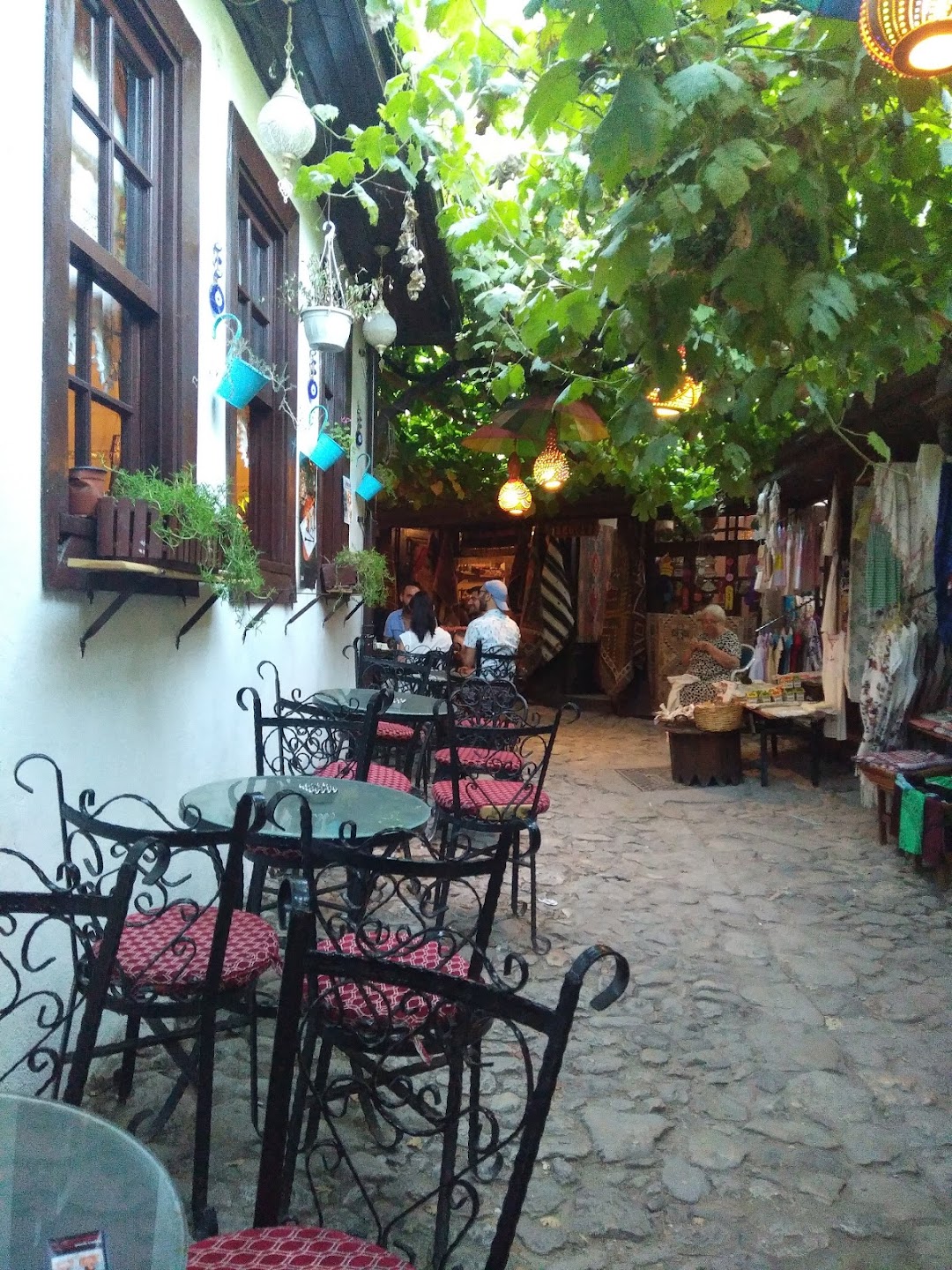 Arasna Cafe ve Bar