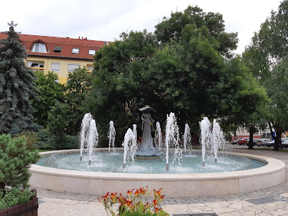 „Szeged múzsája' szobor szökőkúttal (a Kalapos Hölgy)
